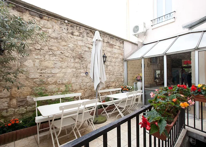 Отель Du Parc 2*